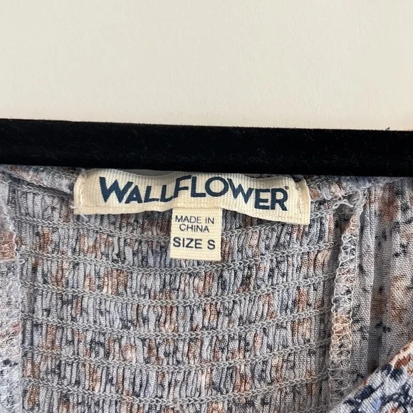 Women’s size small casual - Picture 4 of 9